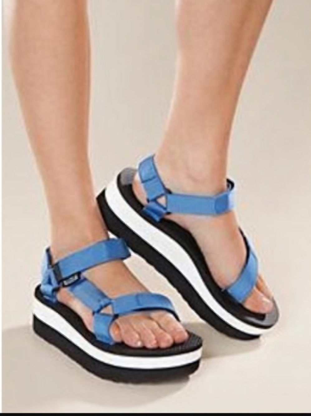 Teva Flatform Universal in Blue/ Black Sz 6